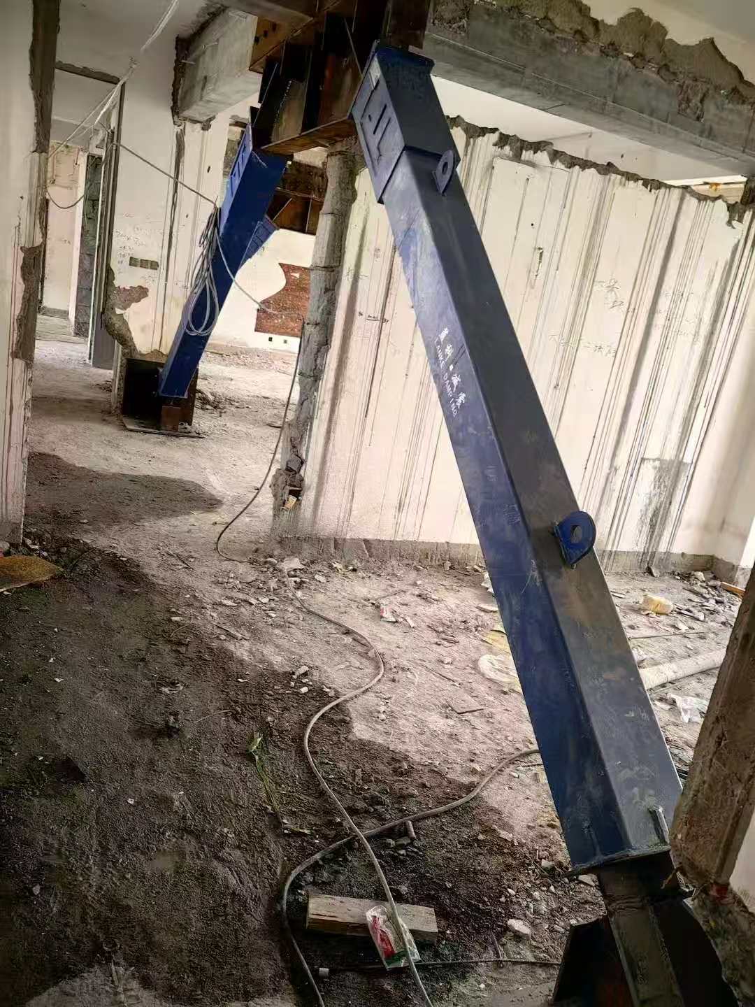 阳朔柱子粘钢加固施工工艺